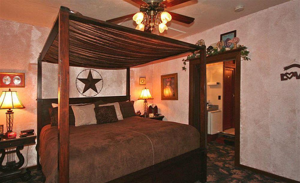 The Whispering Pines Inn Norman Exterior photo