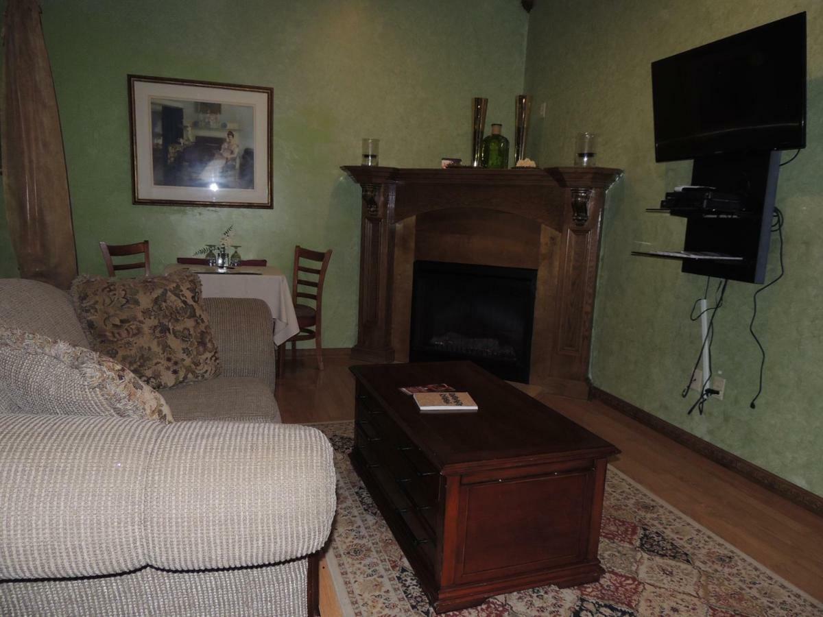The Whispering Pines Inn Norman Exterior photo